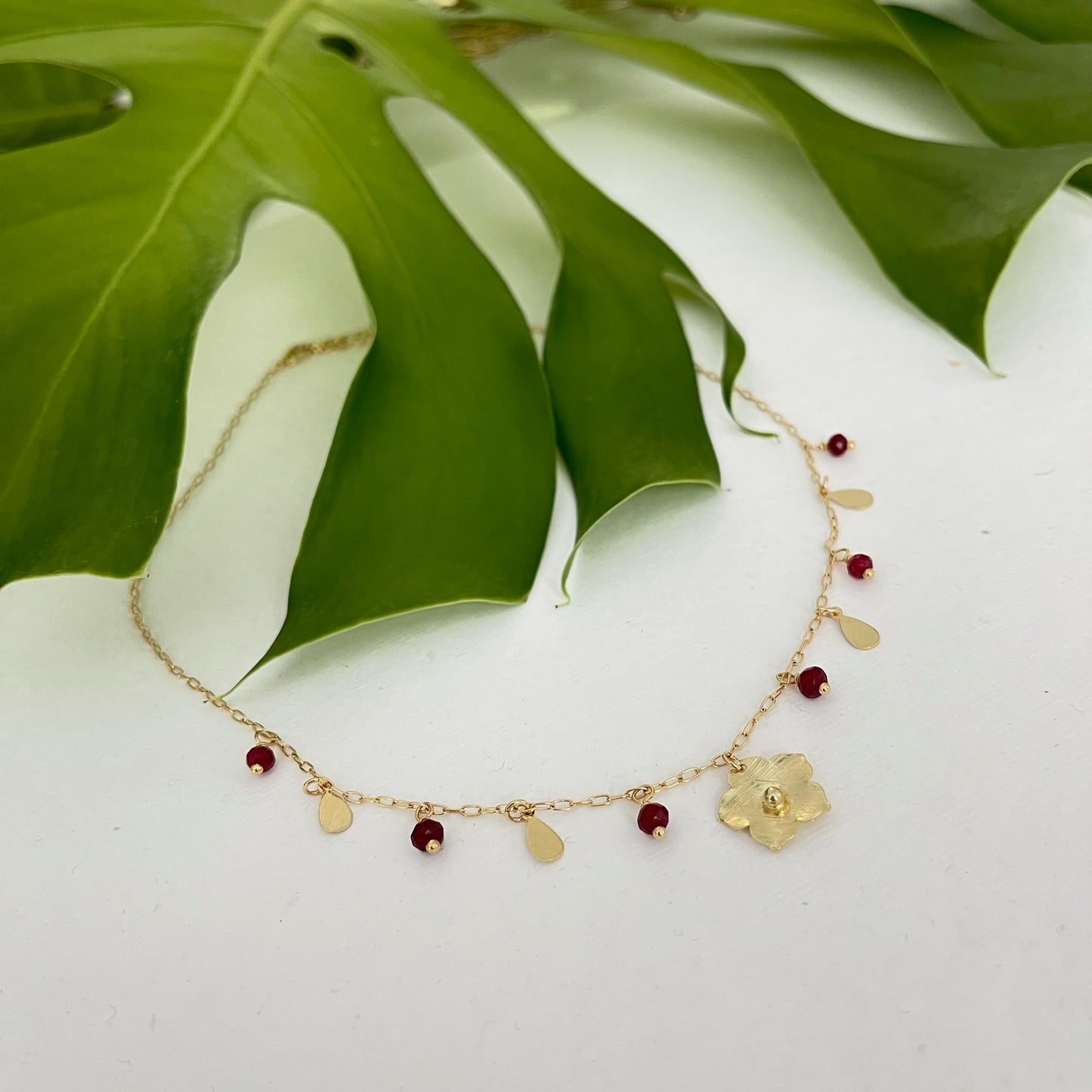 Flower Necklace - Granate